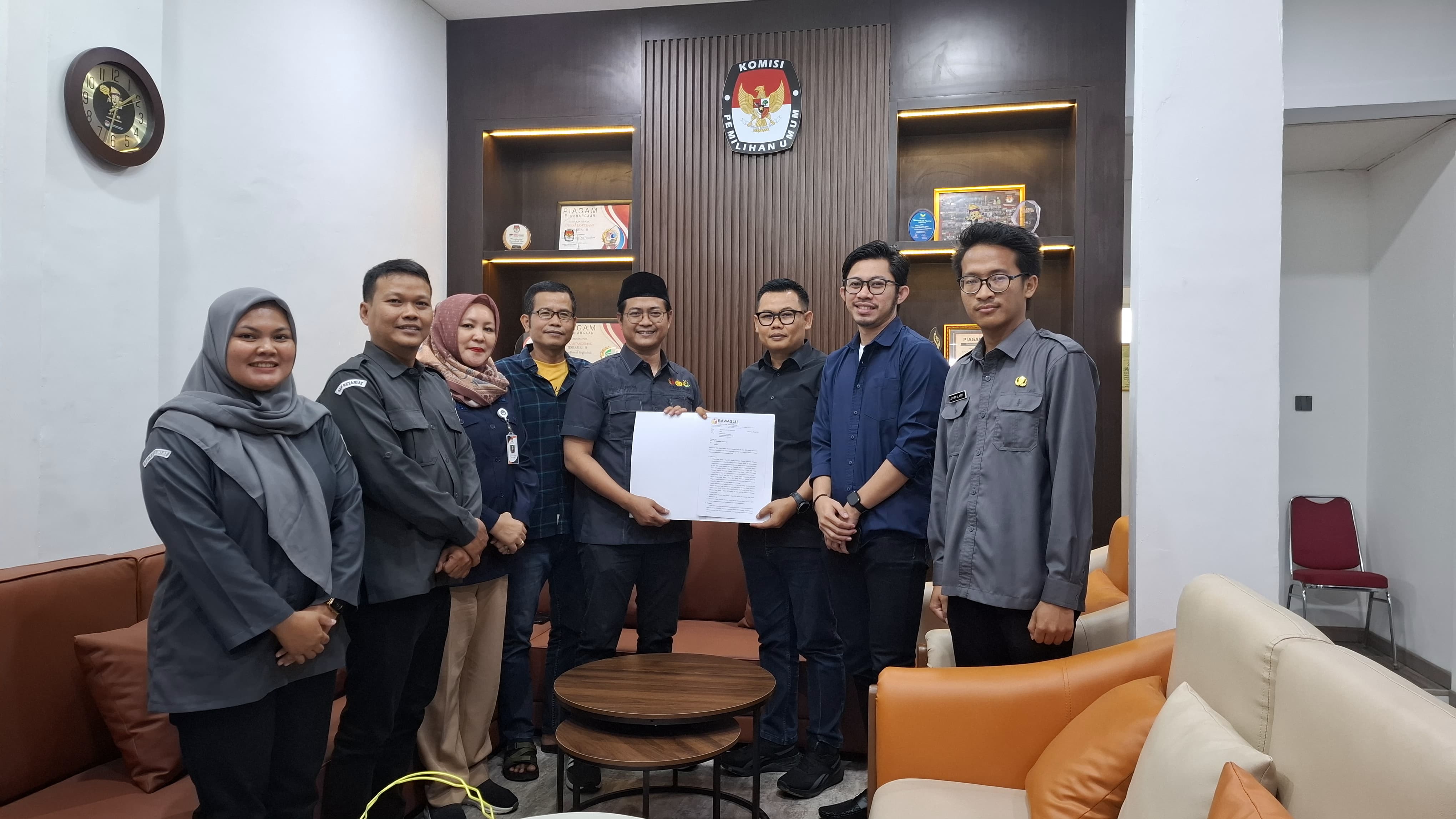 BAWASLU Audiensi dengan KPU Kabupaten Tangerang Terkait Tahapan Pemutakhiran Data Pemilih Berkelanjutan 