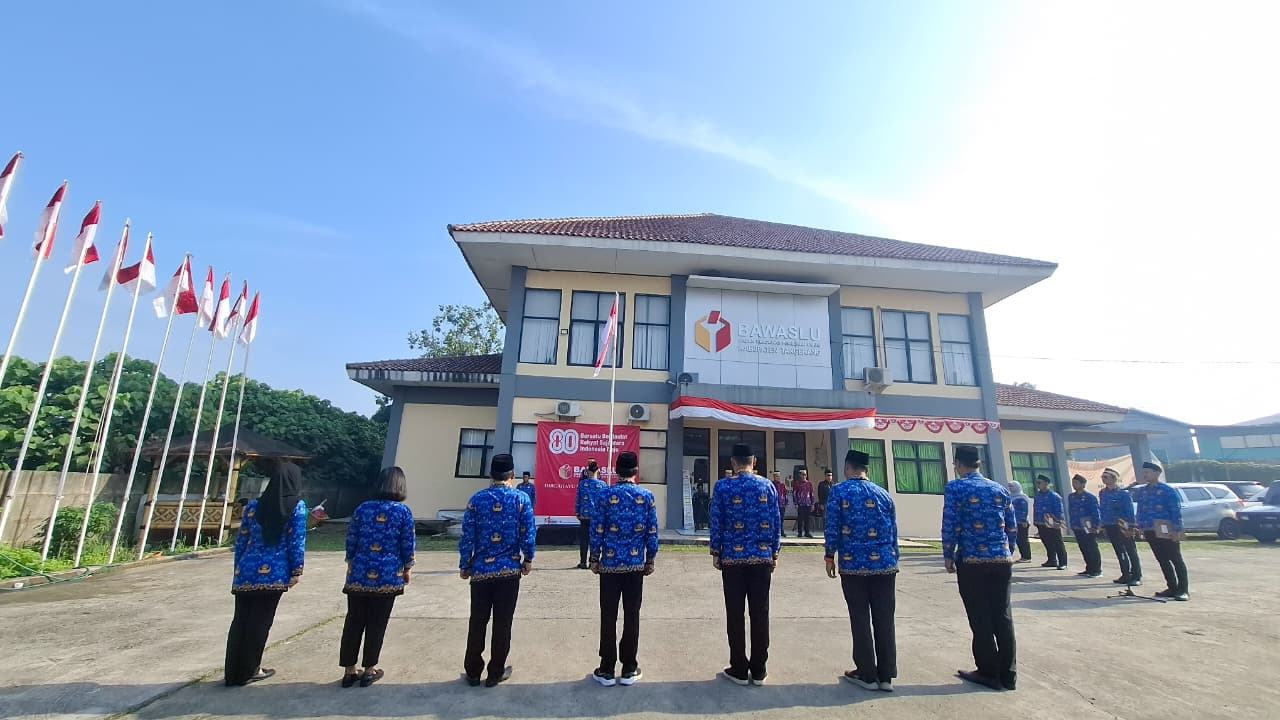 Bawaslu Kabupaten Tangerang Laksanakan Upacara Peringati HUT ke-80 Kemerdekaan Republik Indonesia