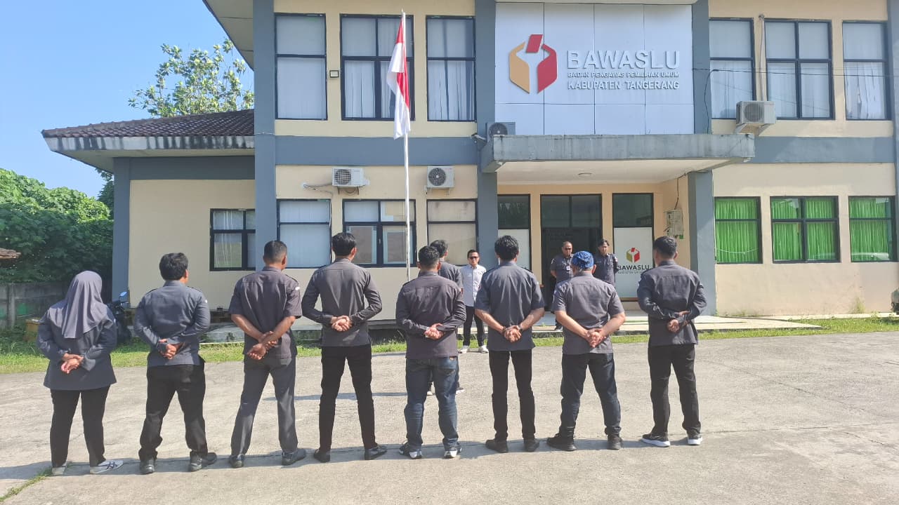 BAWASLU KABUPATEN TANGERANG GELAR APEL PAGI DAN RAPAT INTERNAL UNTUK PERKUAT KINERJA PENGAWASAN
